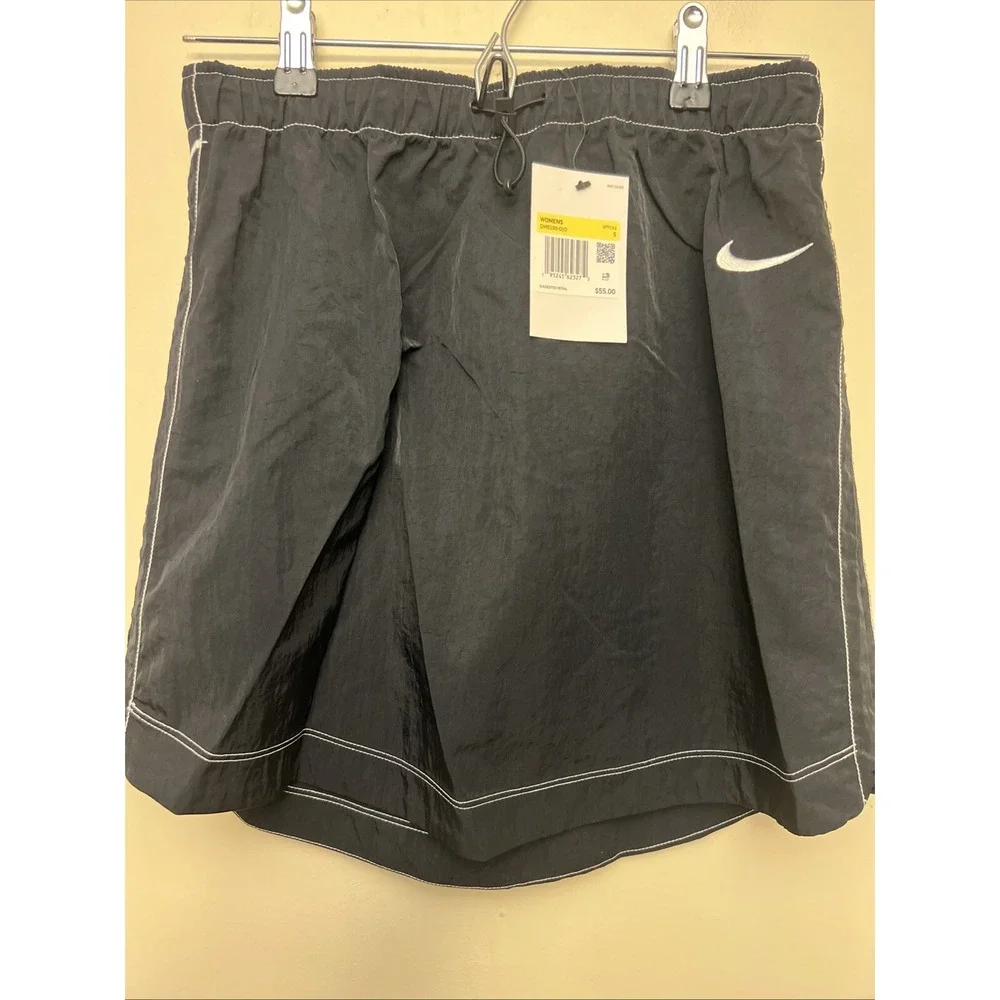 Nike women's standard skirt, small, black NWT‎ High Rise